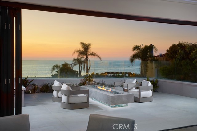 44 Ritz Cove Drive, Dana Point CA: https://media.crmls.org/medias/b3c8c133-906f-4320-a0ef-647e45a662fe.jpg