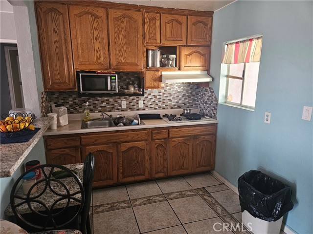 Detail Gallery Image 6 of 20 For 18256 Bohnert Ave, Rialto,  CA 92377 - 2 Beds | 1 Baths