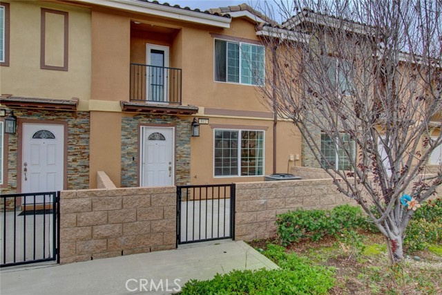 Detail Gallery Image 1 of 1 For 16408 Valencia Ave #812,  Fontana,  CA 92335 - 3 Beds | 2/1 Baths