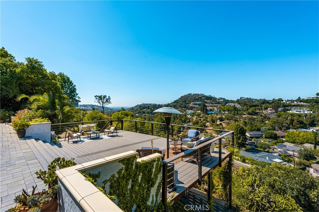 https://media.crmls.org/medias/b3c93f34-c01b-48f9-96bc-ef631bdc5f9f.jpg?preset=X-Large