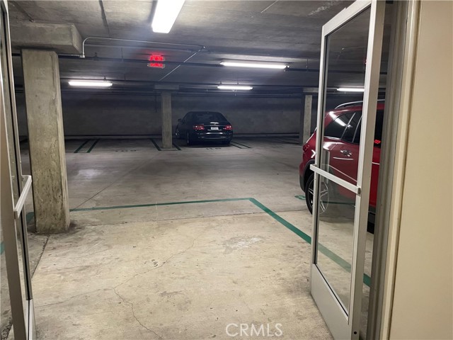 Image 32 of 40 For 2233 Martin  302