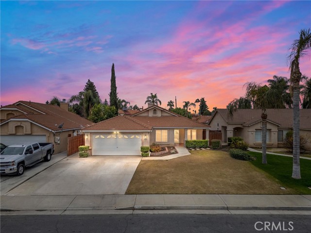 Detail Gallery Image 1 of 19 For 5319 Silvergate St, Bakersfield,  CA 93313 - 3 Beds | 2 Baths