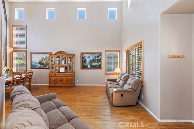 16462 Sun Summit Drive, Riverside CA: https://media.crmls.org/medias/b3cc28ff-ab8a-4755-bdb2-d689cd4add47.jpg