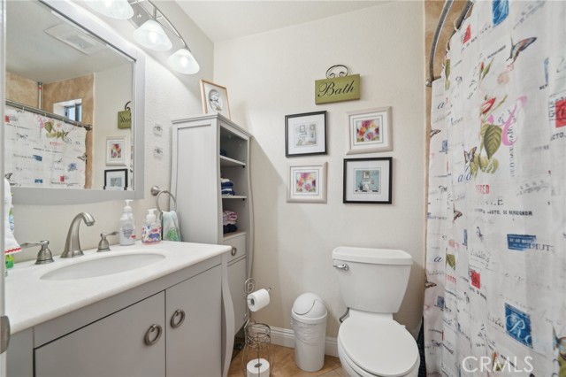 6253 Hamilton Court, Chino CA: https://media.crmls.org/medias/b3cdd0f8-3fae-4774-87c5-e69ca0382312.jpg
