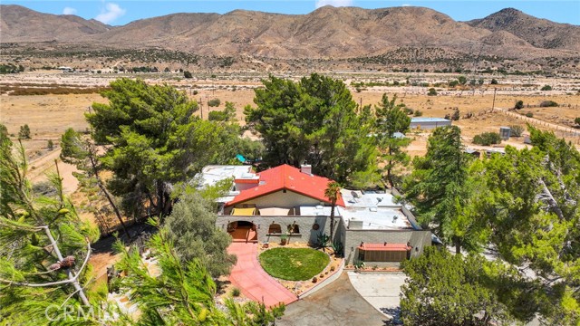6375 Arrowhead Lake Road, Hesperia CA: https://media.crmls.org/medias/b3ceff00-0ba2-4f4a-8059-f1204a625c29.jpg