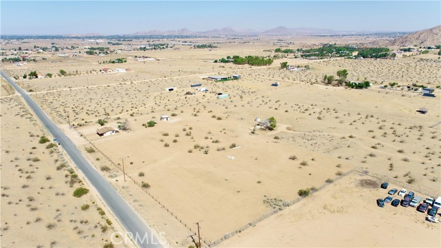 24254 Yucca Loma Road, Apple Valley CA: https://media.crmls.org/medias/b3cf405b-bc64-4233-9601-39cd2f4f53eb.jpg