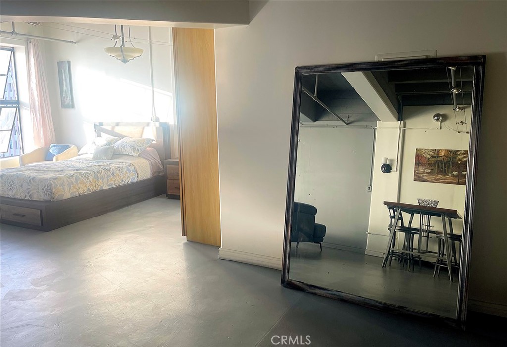 https://media.crmls.org/medias/b3cf5930-fb72-4bbd-a4c3-af0a873a3c47.jpg?preset=X-Large