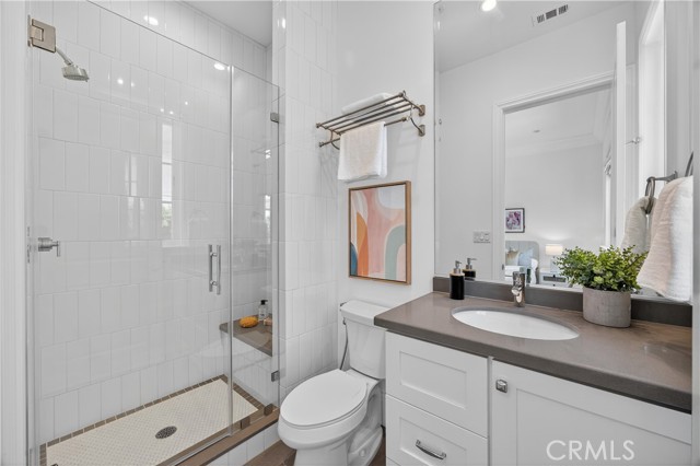 8056 Kentwood Avenue, Los Angeles CA: https://media.crmls.org/medias/b3cf66c5-a250-4105-862a-38f2af956c7b.jpg