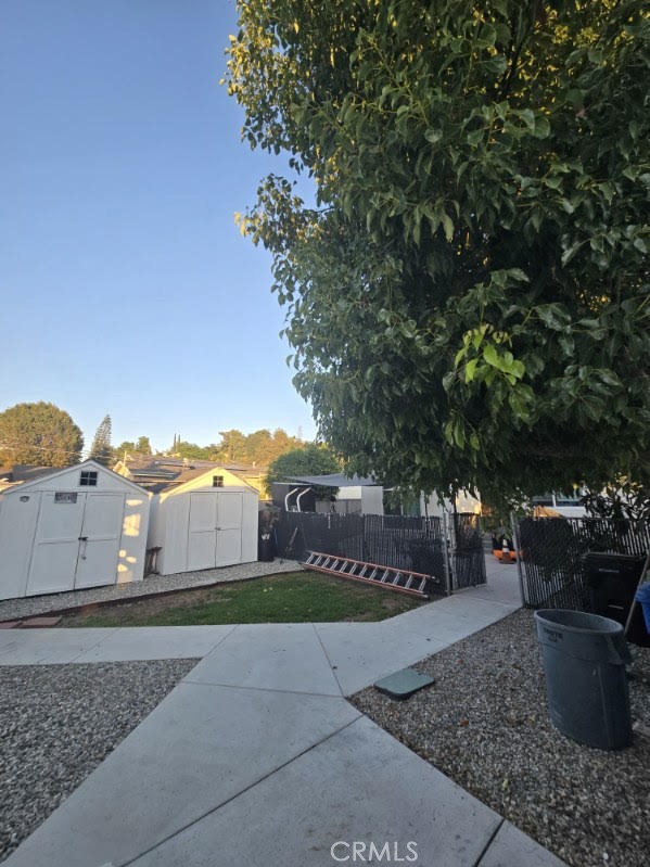https://media.crmls.org/medias/b3d012f8-ac98-4b32-a396-d849500c6cd4.jpg?preset=X-Large