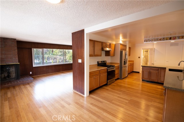 318 E Laurel Avenue, Sierra Madre CA: https://media.crmls.org/medias/b3d18fbf-3b92-4f76-af08-0ef91289a4b0.jpg
