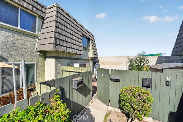 2 Bed Home for Sale in Costa Mesa, California