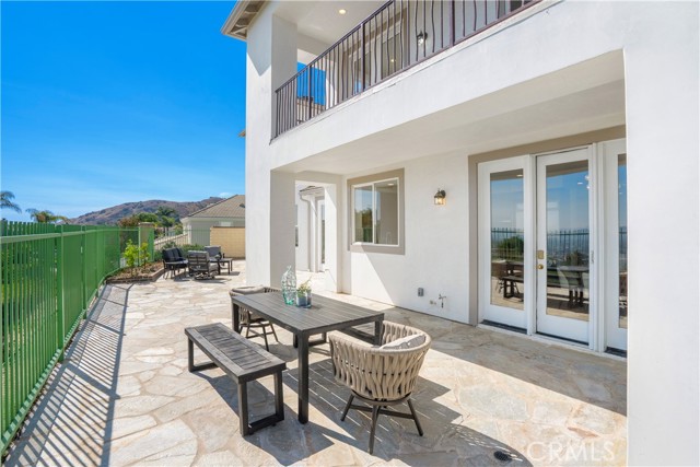 3318 Durham Court, Burbank CA: https://media.crmls.org/medias/b3d1fe66-e158-4d4f-b81f-daf19cc29e2b.jpg