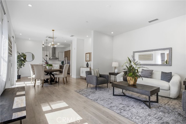 Detail Gallery Image 6 of 22 For 168 S Sierra Madre Blvd. #301,  Pasadena,  CA 91107 - 3 Beds | 2 Baths