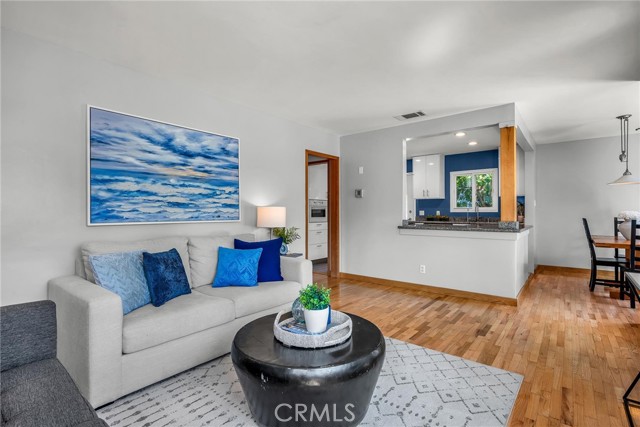 Detail Gallery Image 4 of 31 For 701 Hillcrest, El Segundo,  CA 90245 - 5 Beds | 2 Baths