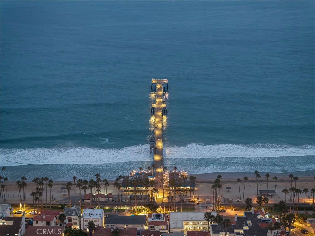 https://media.crmls.org/medias/b3d48896-695d-4c09-ad15-a0a771f76343.jpg?preset=X-Large