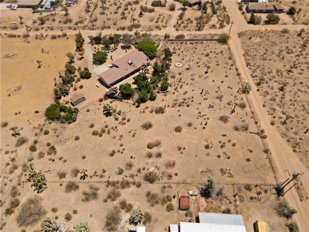 https://media.crmls.org/medias/b3d51fe5-0568-4167-b74b-1d5ab82e3f11.jpg?preset=X-Large