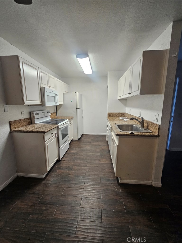 https://media.crmls.org/medias/b3d5423f-bcb9-4ccd-8719-49b6ee139729.jpg?preset=X-Large