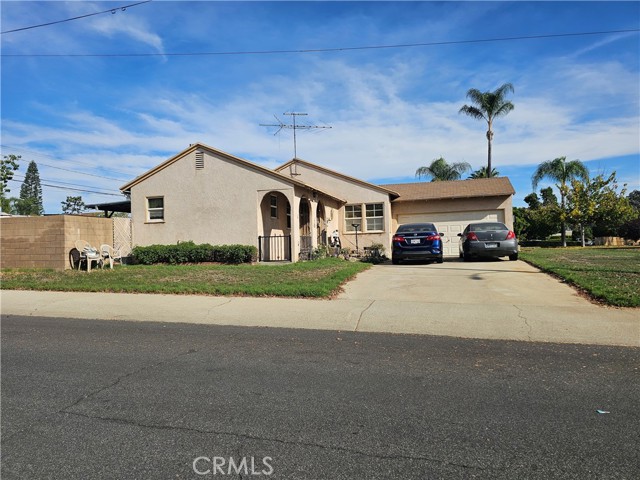 764 W Flora Street, Ontario CA: https://media.crmls.org/medias/b3d5545e-cb6b-428b-b72b-8318d8a9454b.jpg