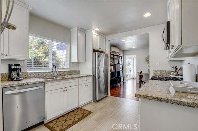 Detail Gallery Image 10 of 38 For 1301 S Hudson Ave, Los Angeles,  CA 90019 - 2 Beds | 2 Baths