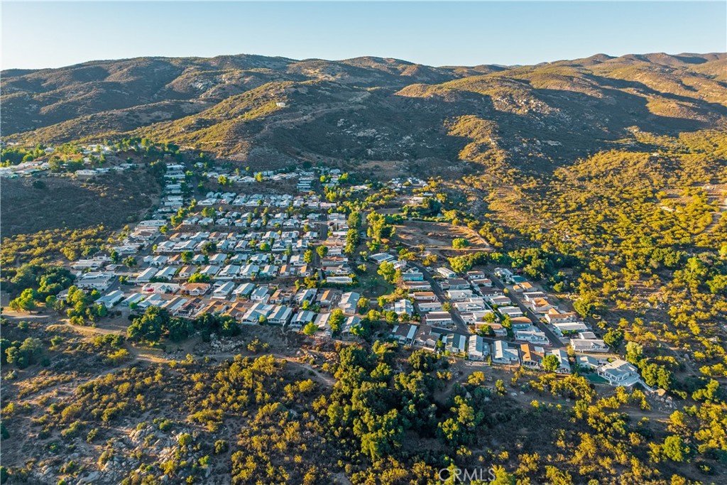 https://media.crmls.org/medias/b3d58da0-8165-455b-8754-2673307f166c.jpg?preset=X-Large