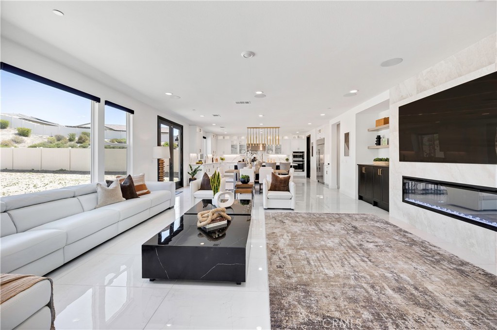 https://media.crmls.org/medias/b3d5bc55-4fb9-4637-8e24-44434b6bfc21.jpg?preset=X-Large
