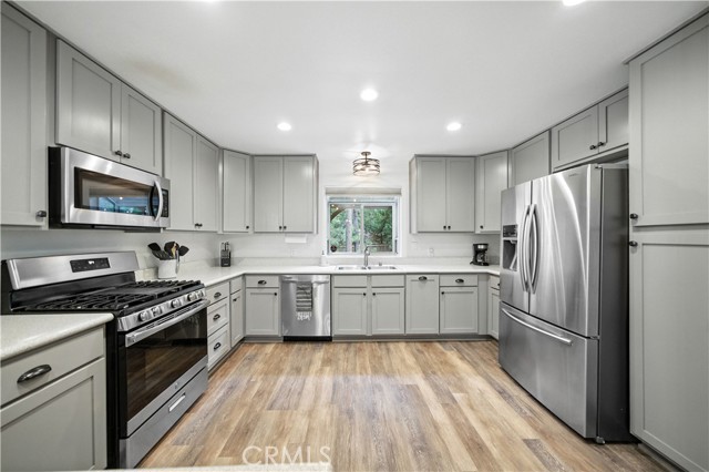 Detail Gallery Image 11 of 50 For 39122 Starview Ln, Big Bear Lake,  CA 92315 - 3 Beds | 2/1 Baths
