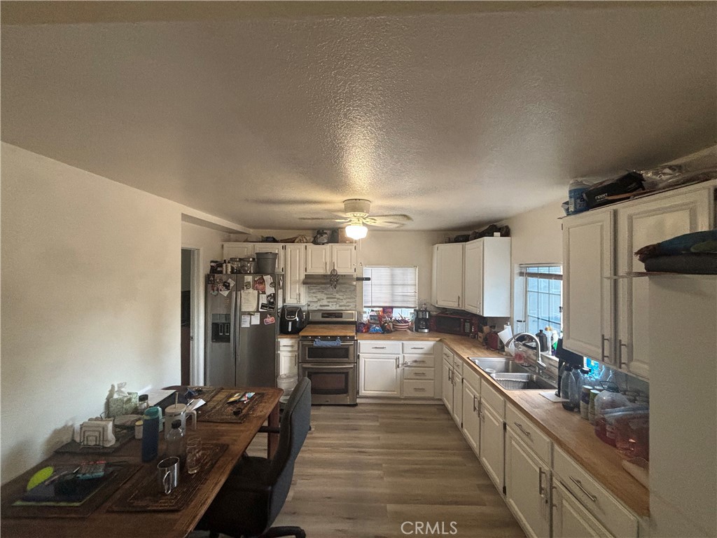 https://media.crmls.org/medias/b3d5f159-757e-4f6d-bb68-e9b52fc6c97a.jpg?preset=X-Large