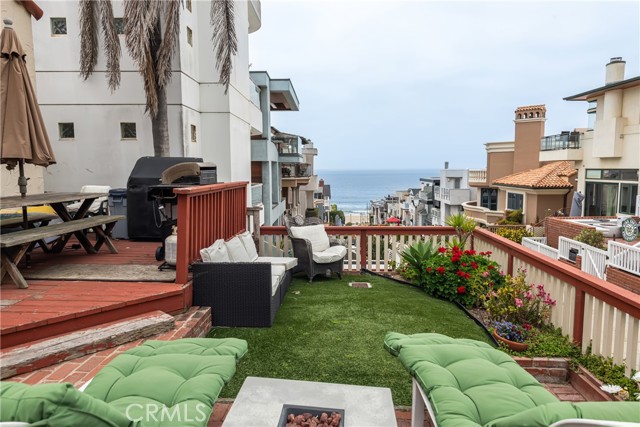 Detail Gallery Image 4 of 13 For 228 17th St, Manhattan Beach,  CA 90266 - 4 Beds | 2/2 Baths