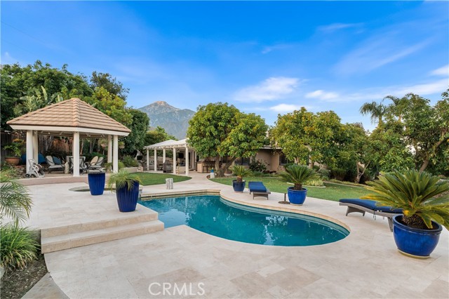 2565 Cliff Rd, Upland CA: https://media.crmls.org/medias/b3d5f798-1fed-4660-8b81-e7edf4b68c32.jpg