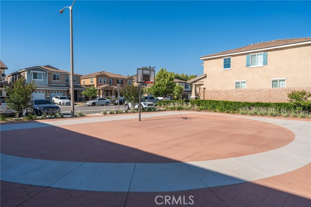 691 Lourdes Lane, Rialto CA: https://media.crmls.org/medias/b3d6c315-8271-485d-a08c-cc4c4b4bd513.jpg