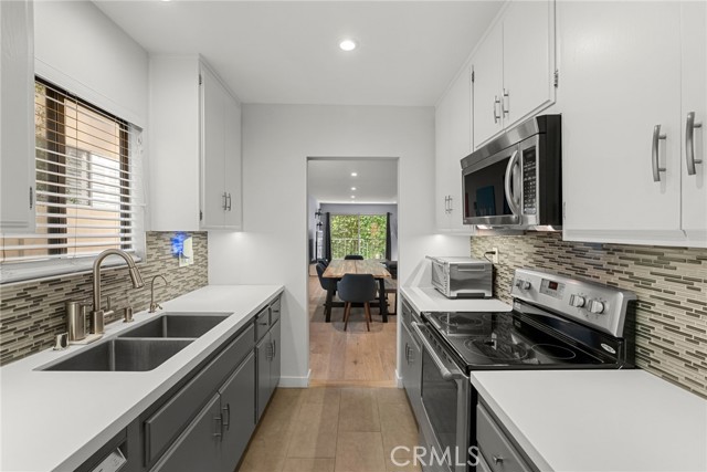 Detail Gallery Image 8 of 24 For 1045 N Kings Rd #107,  West Hollywood,  CA 90069 - 2 Beds | 2 Baths