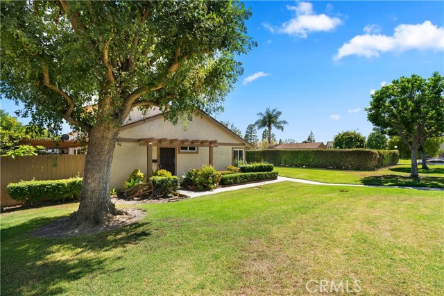 341 Carriage Drive, Santa Ana CA: https://media.crmls.org/medias/b3d7e162-07dc-4ff2-9ab2-166f2df928d0.jpg