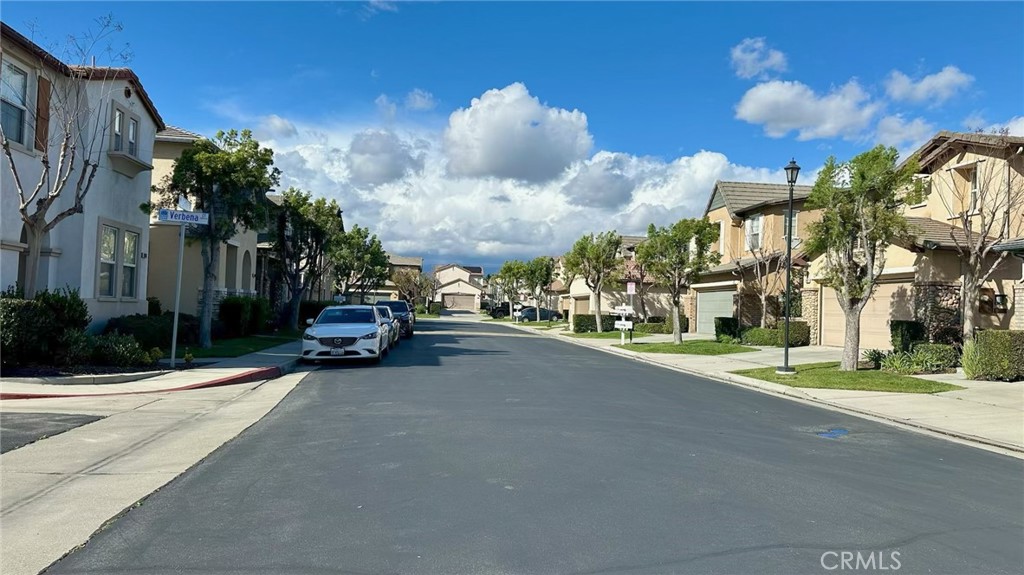 https://media.crmls.org/medias/b3d99892-ff98-49bd-b331-3c373cfa64ca.jpg?preset=X-Large