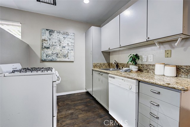 312 N Prospect Avenue, Redondo Beach CA: https://media.crmls.org/medias/b3d9c9b0-cb96-47ab-abff-78f8582c678a.jpg