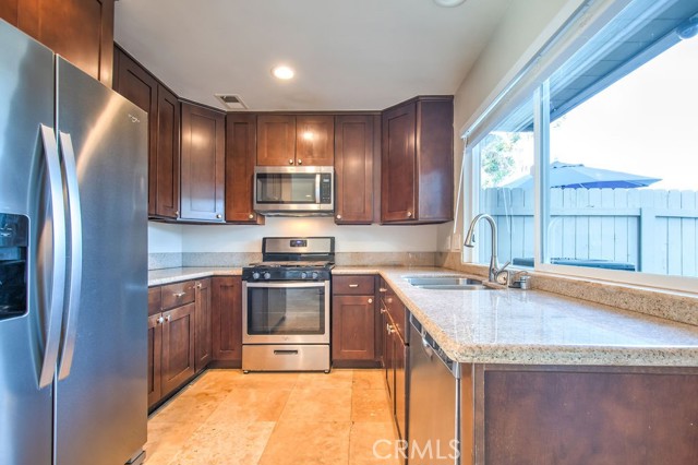 Detail Gallery Image 8 of 38 For 22901 Leo Ln, Lake Forest,  CA 92630 - 4 Beds | 2/1 Baths
