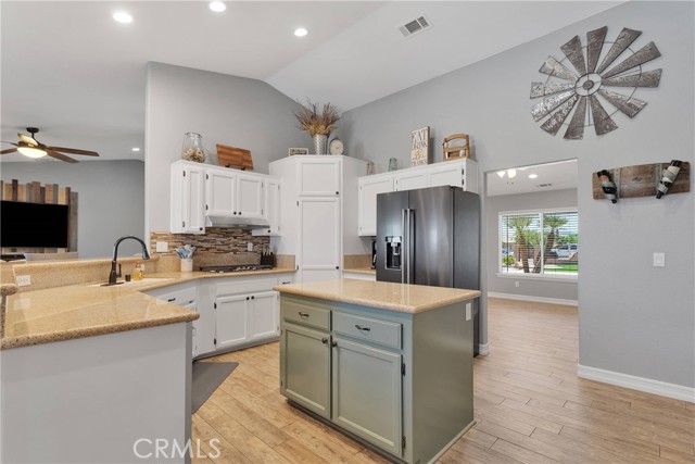 Detail Gallery Image 17 of 69 For 11844 Jenny St, Oak Hills,  CA 92344 - 4 Beds | 2/1 Baths