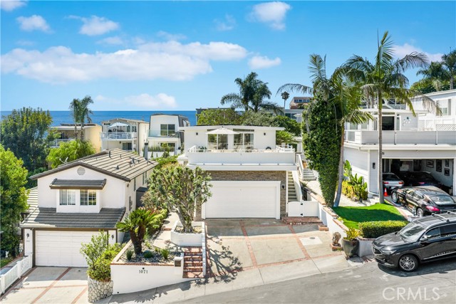 1071 Oro Street, Laguna Beach CA: https://media.crmls.org/medias/b3dbe0d2-d31c-4abd-bee9-45468ff5f77e.jpg