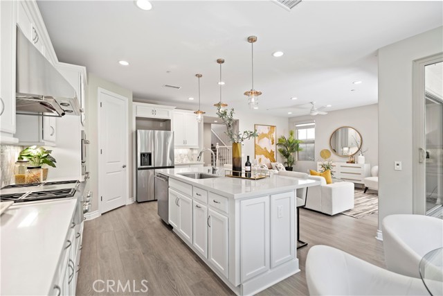 206 Phoebe, Irvine CA: https://media.crmls.org/medias/b3dc04f8-aa27-49d9-88bc-32347008739c.jpg