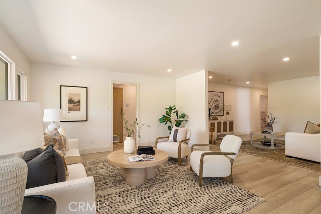 Detail Gallery Image 7 of 74 For 12822 Fairhaven, Santa Ana,  CA 92705 - 6 Beds | 4/1 Baths