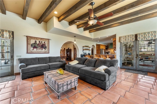 9075 Mesa Vista Street, Apple Valley CA: https://media.crmls.org/medias/b3dcf872-4213-45b2-b200-2d6b331c569f.jpg