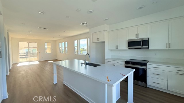 Detail Gallery Image 3 of 10 For 1090 Foothill Boulevard, Claremont,  CA 91711 - 4 Beds | 2/2 Baths