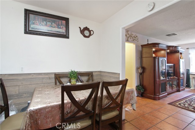 916 W 53rd ST Street, Los Angeles CA: https://media.crmls.org/medias/b3ddc6ea-ca85-4857-a6c5-1bd46669f8ef.jpg