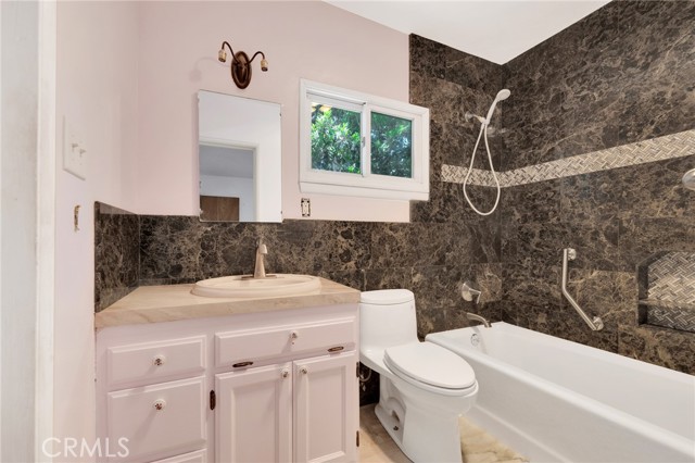 Detail Gallery Image 16 of 37 For 21724 Chatsworth St, Chatsworth,  CA 91311 - 3 Beds | 2 Baths