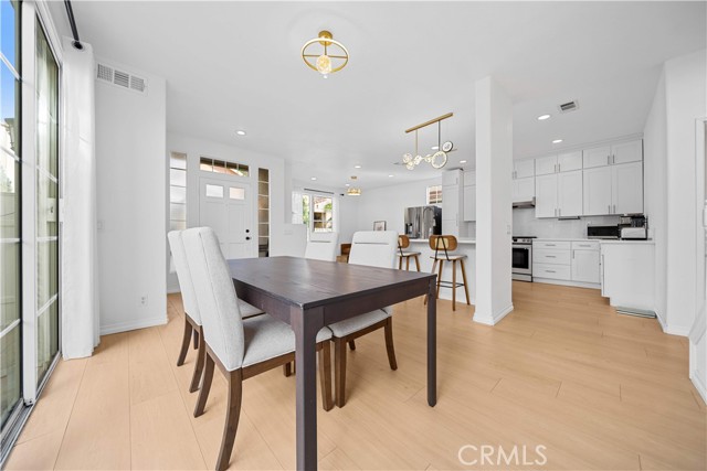 Detail Gallery Image 4 of 38 For 13050 Arborwalk Ln, Tustin,  CA 92782 - 3 Beds | 2/1 Baths