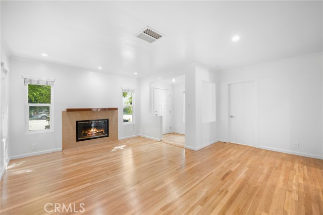 Detail Gallery Image 6 of 34 For 17429 Burbank Bld, Encino,  CA 91316 - 3 Beds | 2 Baths