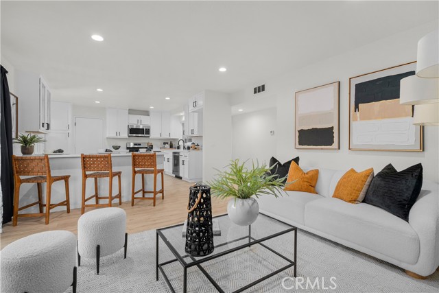 Detail Gallery Image 6 of 23 For 1064 E La Verne Ave, Pomona,  CA 91767 - 3 Beds | 2 Baths