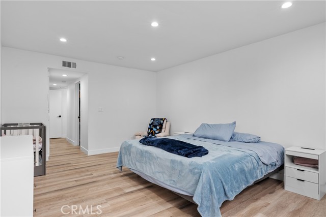 5325 Lindley Avenue, Tarzana CA: https://media.crmls.org/medias/b3dfb7a0-2603-415b-90f3-60f7237d2aee.jpg