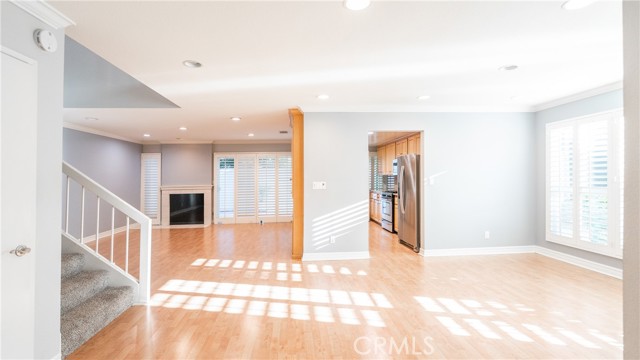 Detail Gallery Image 4 of 32 For 10055 Melinda Way #4,  Northridge,  CA 91325 - 3 Beds | 2/1 Baths