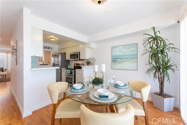 Detail Gallery Image 1 of 29 For 3511 Elm Ave #309,  Long Beach,  CA 90807 - 2 Beds | 2 Baths