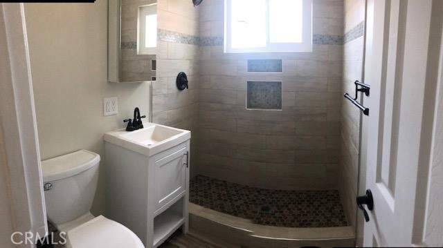 Detail Gallery Image 5 of 6 For 3411 1/2 Chadwick Dr, Los Angeles,  CA 90032 - 2 Beds | 1 Baths